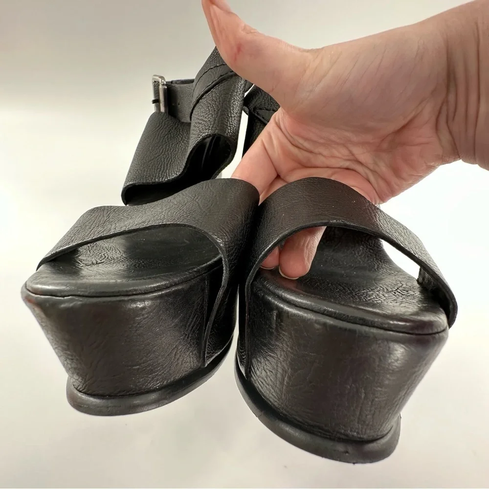 Vera Wang lavender heels size 10 41.5 black leather chunky platform avant-garde